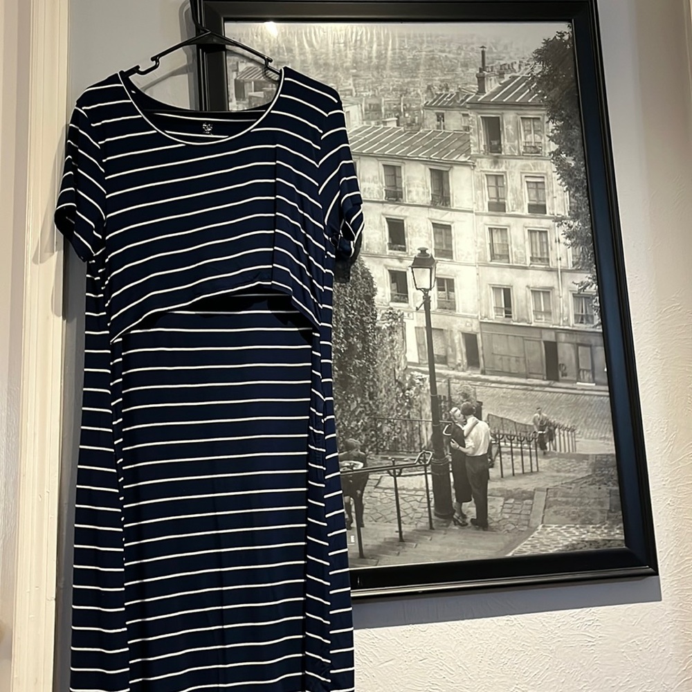 Soft nursing dress!! Comfortable for maternity and postpartum. Size L